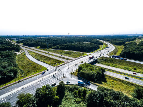 Highways crossing A road crossing a highway near Tilburg, seen from above berkel stock pictures, royalty-free photos & images