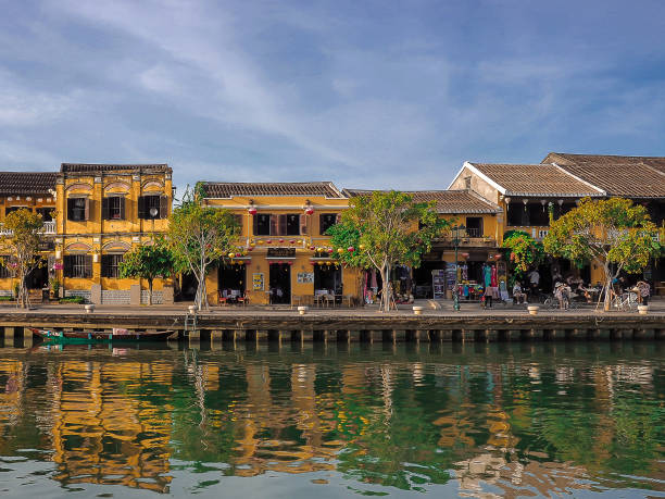 istock Shore of Hoi An Old Town 1094870680