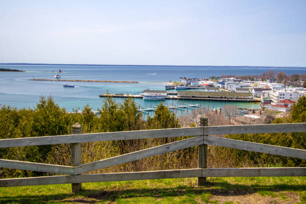 ilha de mackinaw michigan - straits of mackinac - fotografias e filmes do acervo