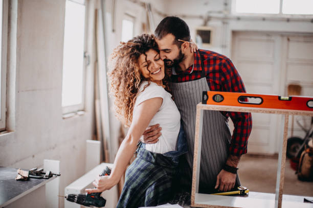 istock Kissing carpenters 1094980304