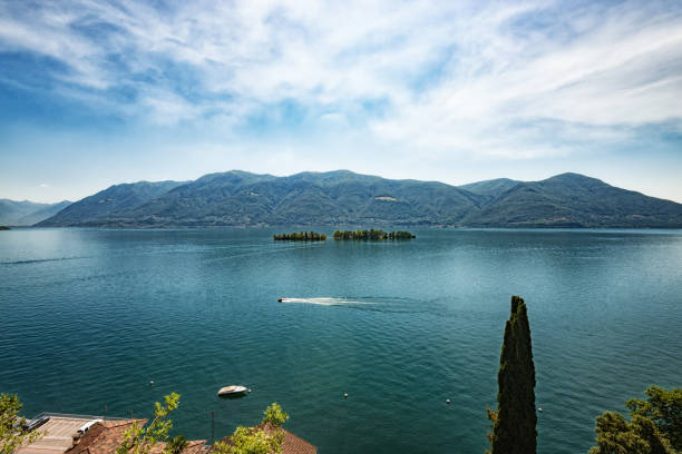 озеро маджоре швейцария - locarno стоковые фото и изображения