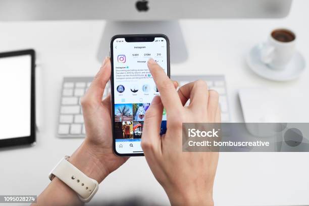 Aplikasi Instagram Di Apple Iphone X Foto Stok - Unduh Gambar Sekarang - Media Sosial Berbasis Gambar, Filter pascaproduksi otomatis, Media sosial