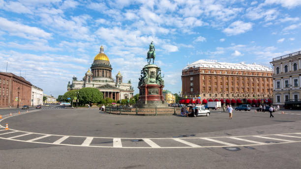 st. isaac's cathedral and nicholas i monument, saint petersburg, russia - st isaacs cathedral imagens e fotografias de stock