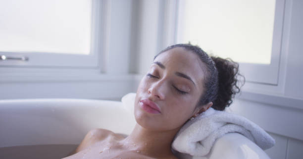 istock Charming young hispanic woman relaxed in a bathtub. 1095072156