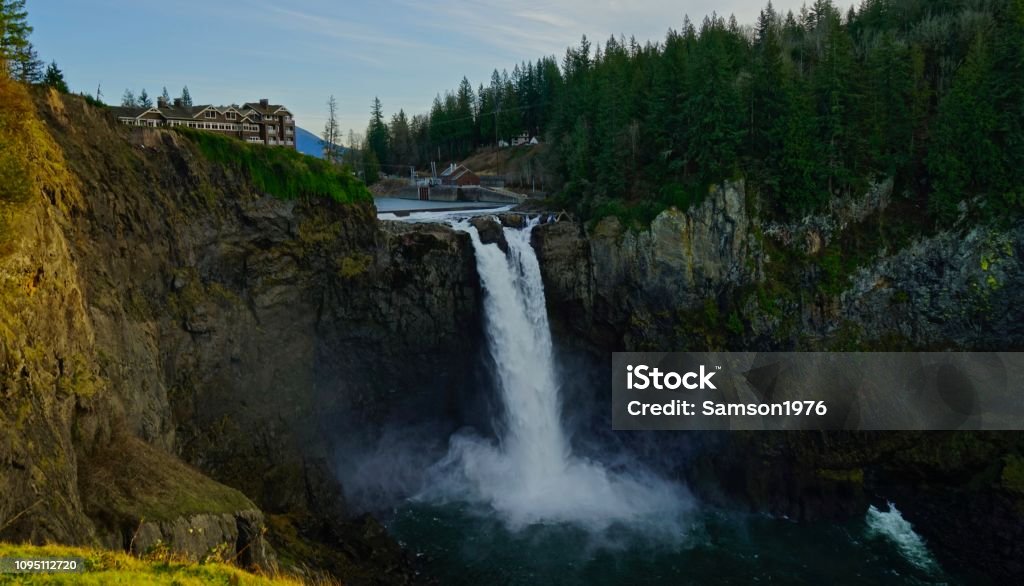 Anfiteatro delle Cascate Snoqualmie - Foto stock royalty-free di Cascate del passo di Snoqualmie