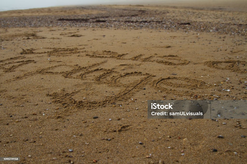 I am at the beach French writing on the beach Beach Stock Photo