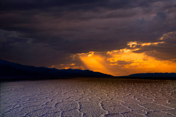 Sunset over Death Valley, CA Sunset over salt flats in Death Valley racetrack playa stock pictures, royalty-free photos & images