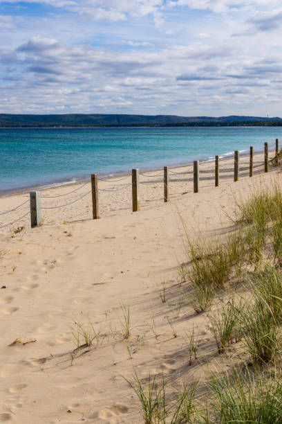 margem de lago michigan na península de leelanau - leelanau peninsula - fotografias e filmes do acervo