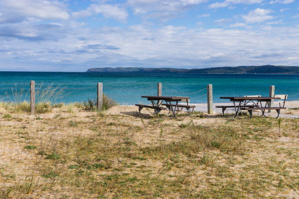 margem de lago michigan na península de leelanau - leelanau peninsula - fotografias e filmes do acervo