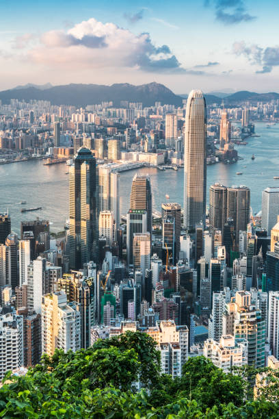 vista dello skyline di hong kong. - sunset built structure building exterior hong kong foto e immagini stock