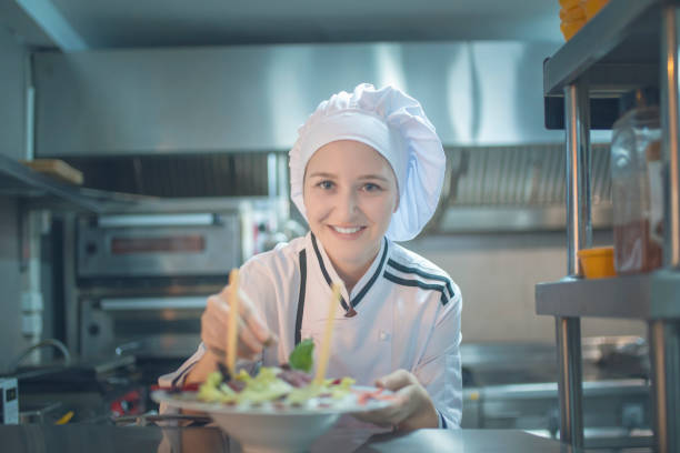 istock Cook serving a dinner plate at a restaurant 1095162860