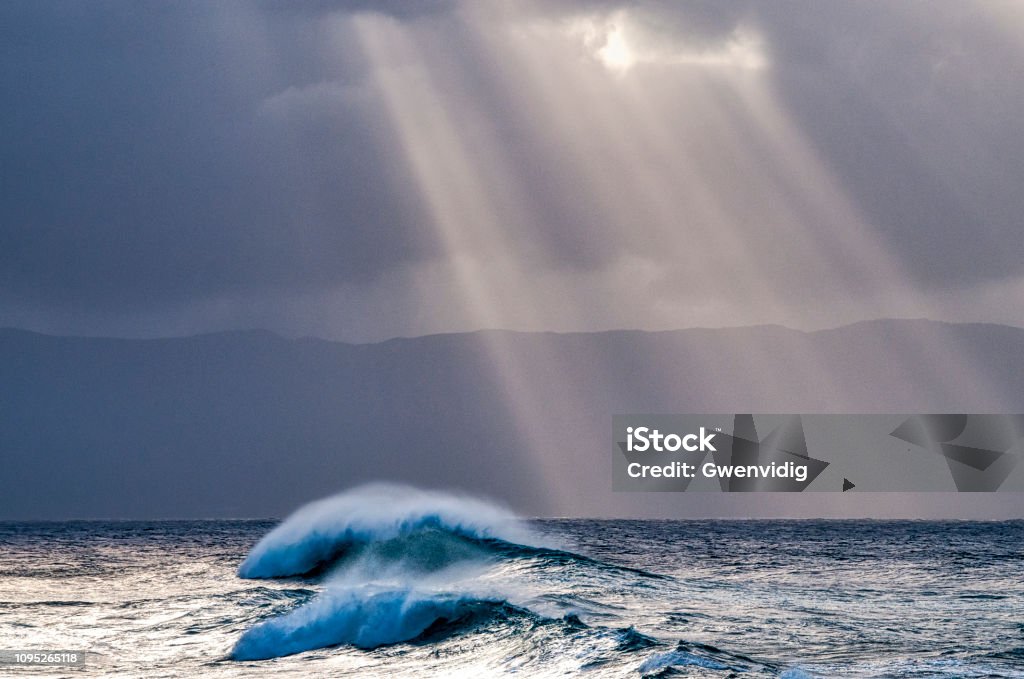 rayones de soleil sur la mer - Foto de stock de Agua libre de derechos