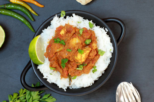 frango curry madras - deliciosa culinária indiana - coriander seed cilantro seed ingredient - fotografias e filmes do acervo