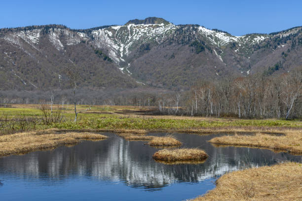 istock Mt.Keizuru  seen from Ozegahara Marshland 1095312322