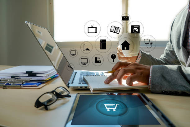 istock Business people use Technology E-commerce Internet Global Marketing Purchasing Plan and Bank Concept 1095320006