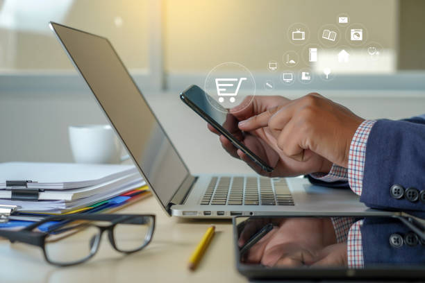 istock Business people use Technology E-commerce Internet Global Marketing Purchasing Plan and Bank Concept 1095328860