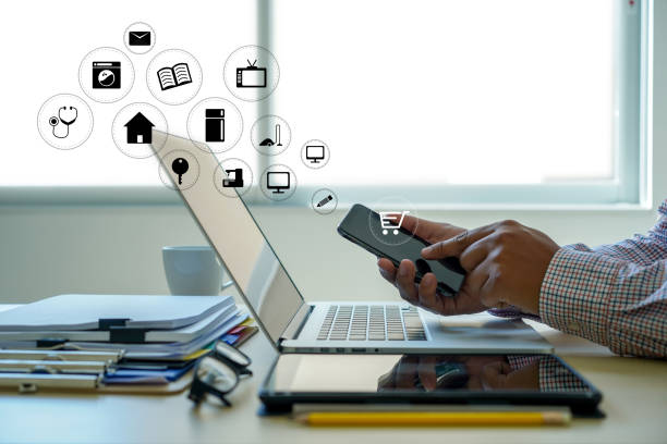 istock Business people use Technology E-commerce Internet Global Marketing Purchasing Plan and Bank Concept 1095329290