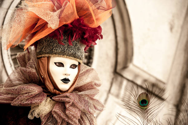 孔雀を思わせる美しいベネチアン マスク - carnival mardi gras mask peacock ストックフォトと画像