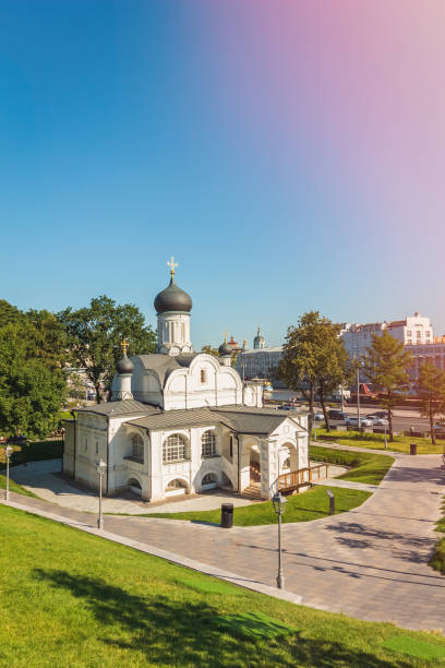 православная церковь зачатия святой анны в парке за - image created 16th century стоковые фото и изображения