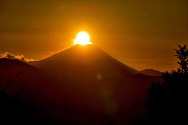 istock Sunset over Mt. Fuji: View from Mt. Takao, Hachioji, Tokyo 1095428974