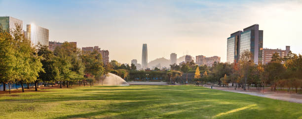 アラウカノ公園 - サンティアゴ、チリのサンティアゴのスカイラインのパノラマ ビュー - チリ サンティアゴ ストックフォトと画像
