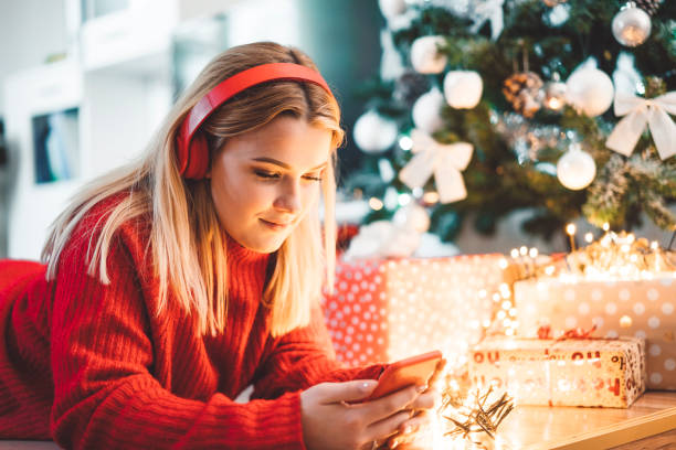 istock Let's put on some christmas music! 1095503502