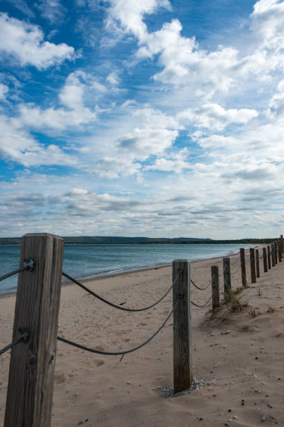 margem de lago michigan na península de leelanau - leelanau peninsula - fotografias e filmes do acervo