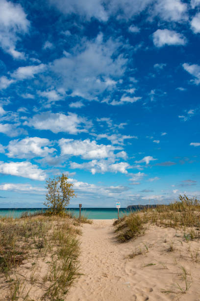 jezioro michigan shore na półwyspie leelanau - leelanau peninsula zdjęcia i obrazy z banku zdjęć