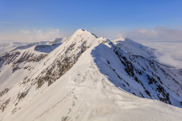 istock Moldoveanu Peak in winter 1095576856