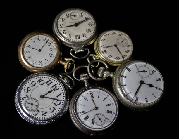 istock Antique Watches in a Circle 1095583070