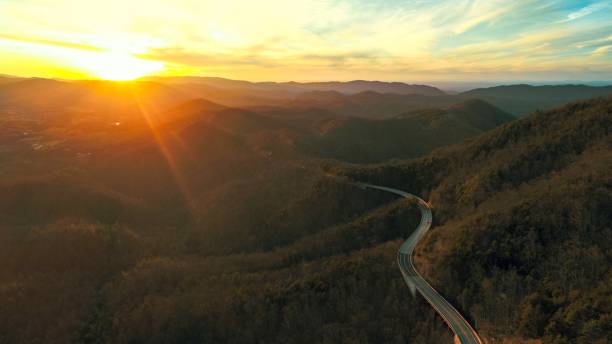 недостающее звено - foothills parkway стоковые фото и изображения