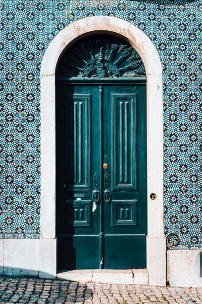 detail of portuguese architecture in lisbon: old tradition colorful door of the house in lissabon, lisboa portugal - door symmetry wood closed imagens e fotografias de stock