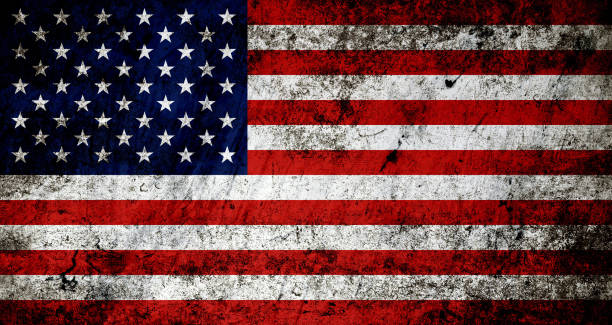 grunge amerikanischen flagge hintergrund - old american flag patriotism obsolete stock-fotos und bilder