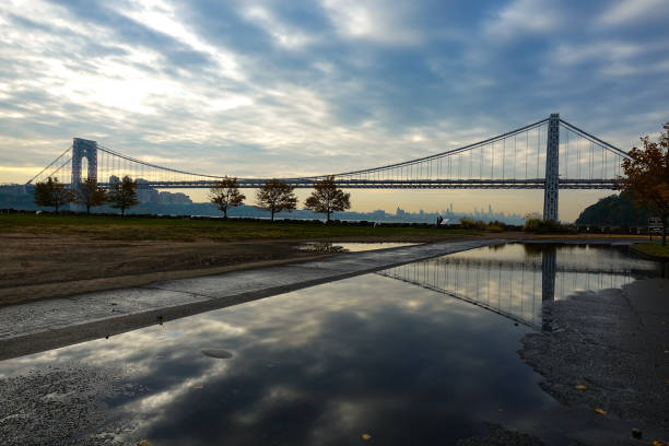 George Washington Bridge George Washington Bridge after a rain storm gwb stock pictures, royalty-free photos & images