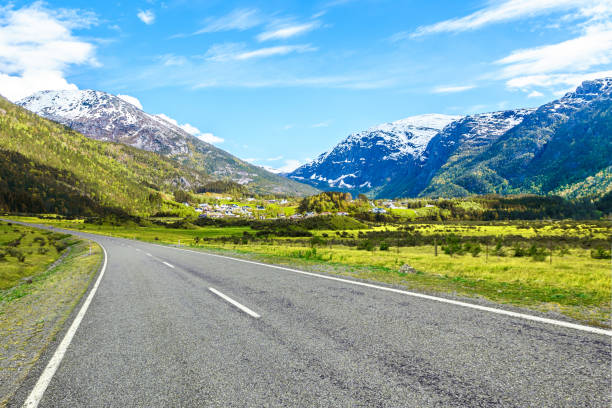istock Road in north mountain 1095798300