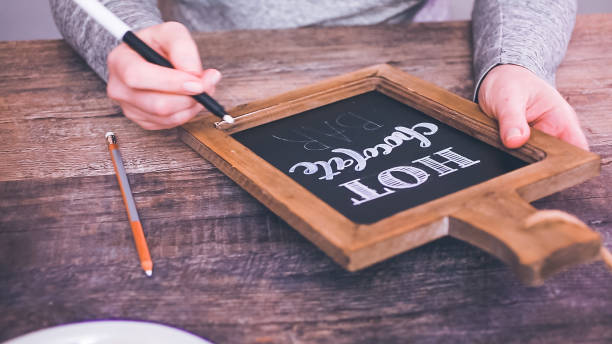 istock Writing chalk board sign-Hot Chocolate Bar- for hot chocolate station. 1095804718