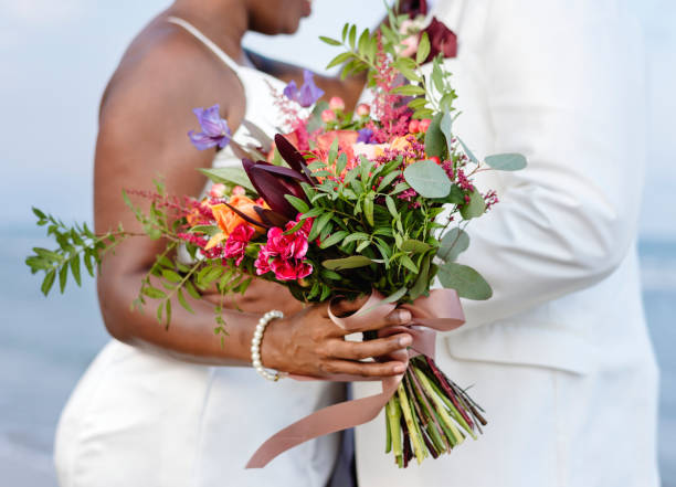 african american couple getting married at the beach - wedding dress bouquet wedding bride imagens e fotografias de stock