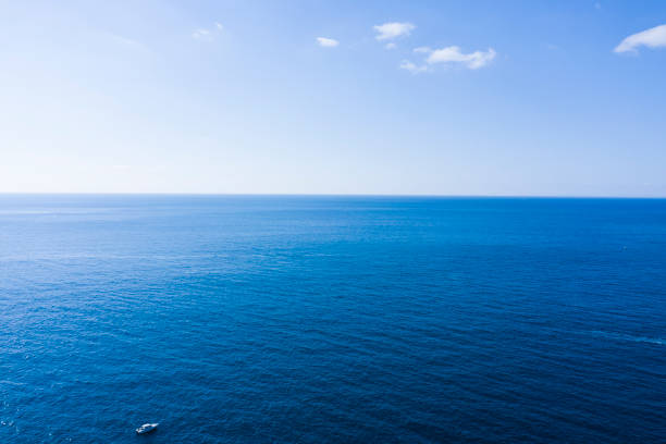 아름 다운 바다와 요트 - 태평양 뉴스 사진 이미지
