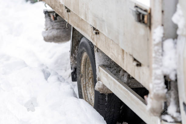 istock Car Sticked in a Snow 1095899298