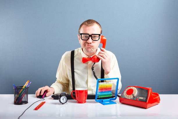 chico nerd aburrido hablando por teléfono - bizarre nerd humor telephone fotografías e imágenes de stock
