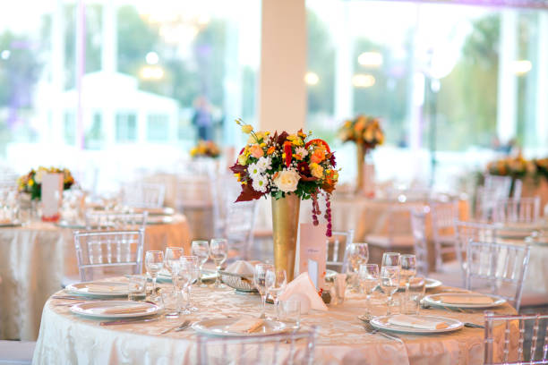 bella decorazione per eventi speciali - restaurant banquet table wedding reception foto e immagini stock