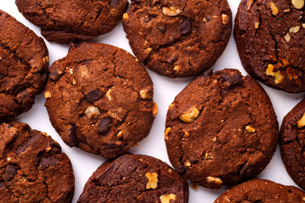 istock Overhead closeup image of chocolate cookies on white background 1095937694