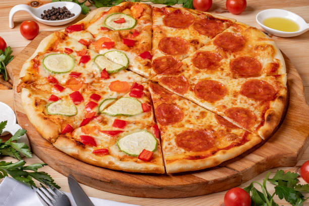 istock Close up Italian pizza about cheese it stick. Selective focus. 1095973406