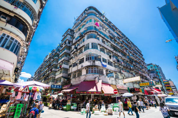 sham shui po gebiete in hong kong - store market china city street stock-fotos und bilder