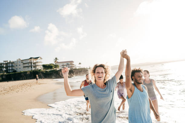 istock Finding cheap hotels near beach 1095995894