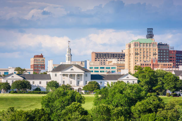 paisagem urbana cidade de richmond, virginia, eua - richmond virginia virginia skyline urban scene - fotografias e filmes do acervo