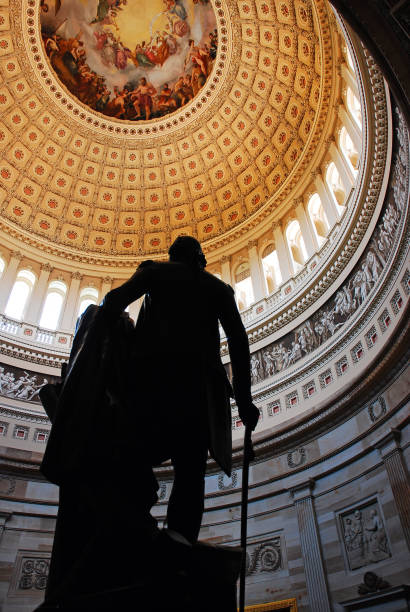 george washington all'interno del campidoglio degli stati uniti - capitol hill voting dome state capitol building foto e immagini stock