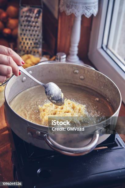 https://media.istockphoto.com/id/1096049326/photo/frying-rosti-potato-pancake-in-a-cooking-pan.jpg?s=612x612&w=is&k=20&c=rHDAlzcroTw9Jk72NQ9wbFWEYs8-dFwBPvZOPaZy-V0=