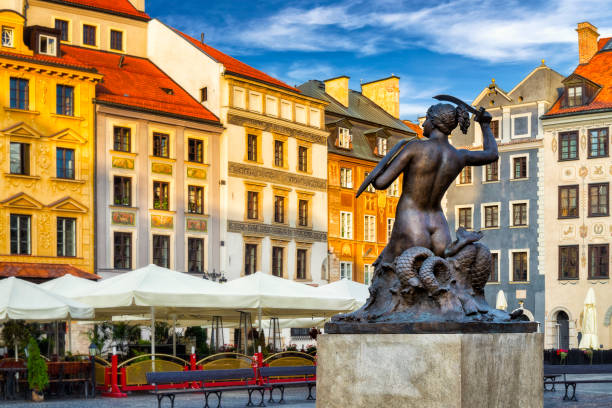 istock The monument of Warsaw's Mermaid 1096066180