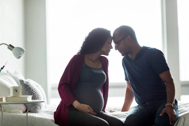 istock Latin pregnant couple 1096074536
